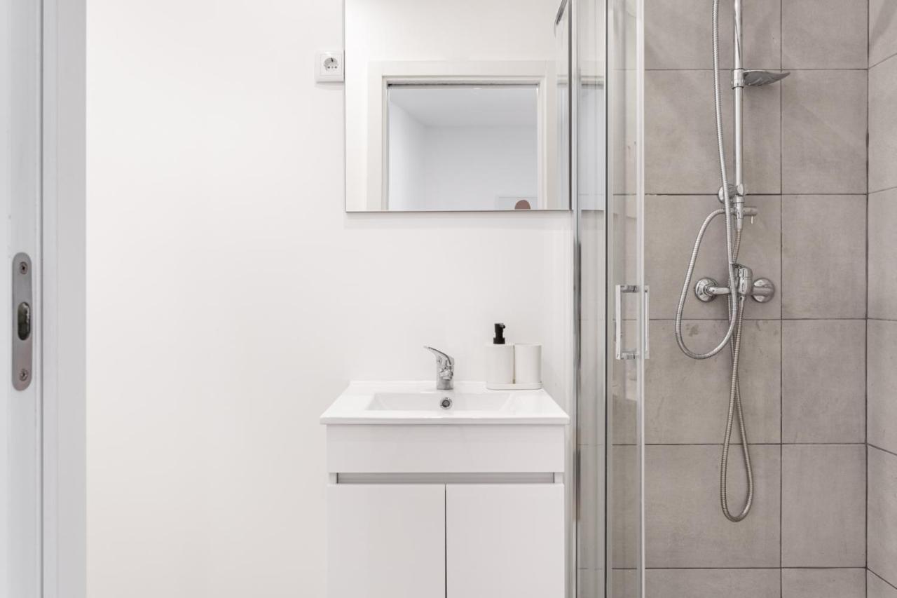 Altido Elegant Apartments Moments From Carmo Convent, In Bairro Alto Lisbon Bagian luar foto